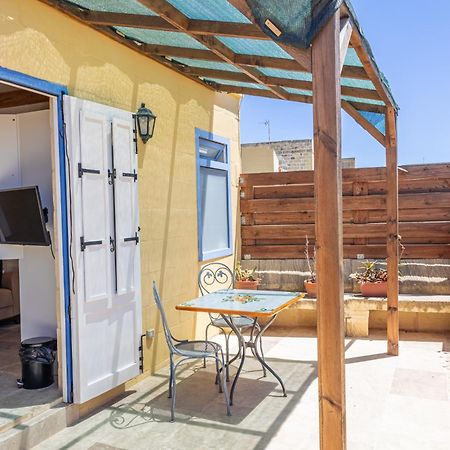 Historic Hideaways - 900 Year Old Converted Studios Victoria Esterno foto