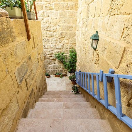 Historic Hideaways - 900 Year Old Converted Studios Victoria Esterno foto
