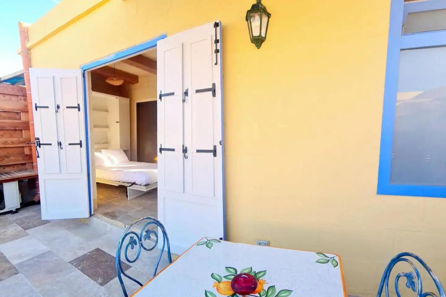 Historic Hideaways - 900 Year Old Converted Studios Victoria Esterno foto