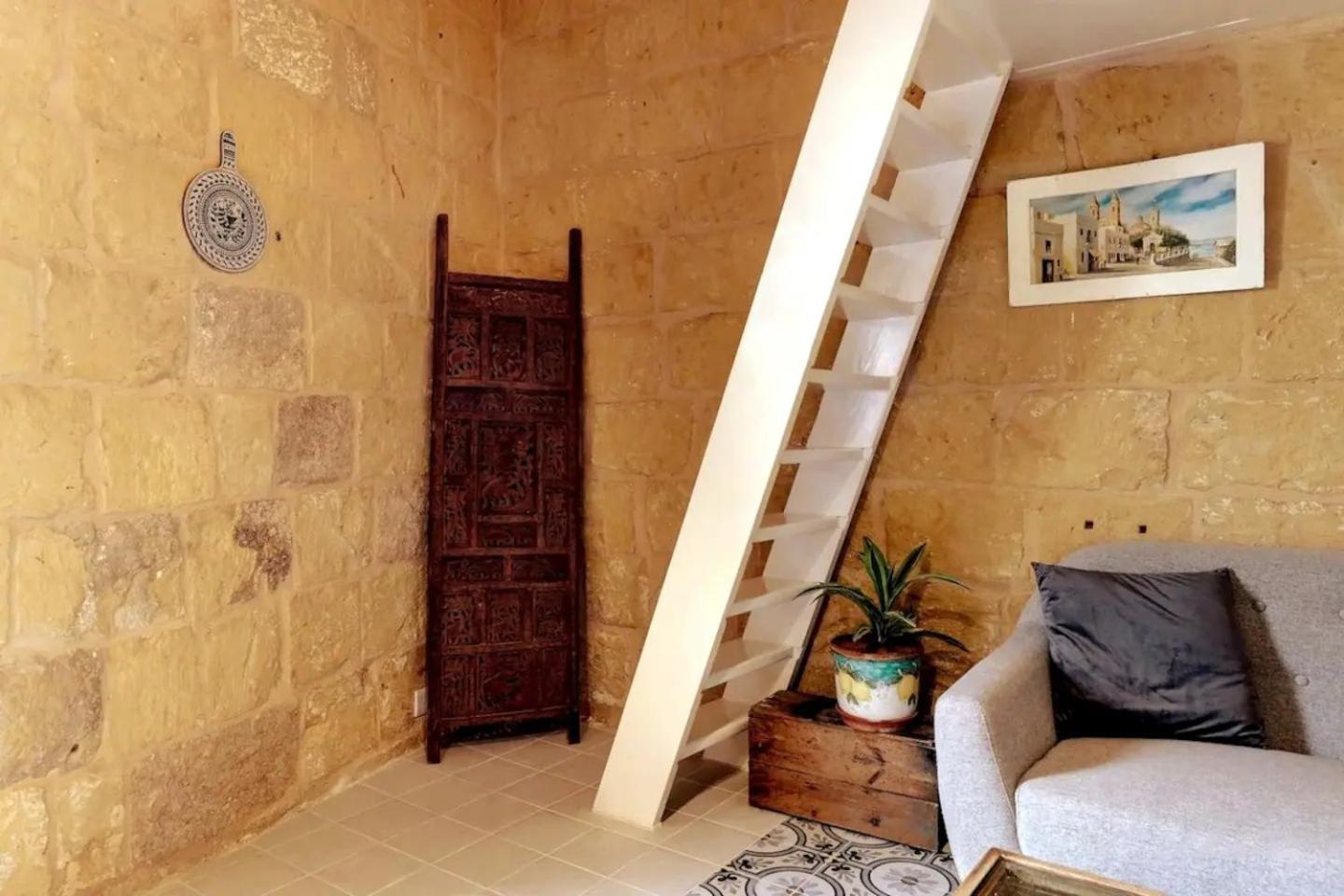 Historic Hideaways - 900 Year Old Converted Studios Victoria Esterno foto