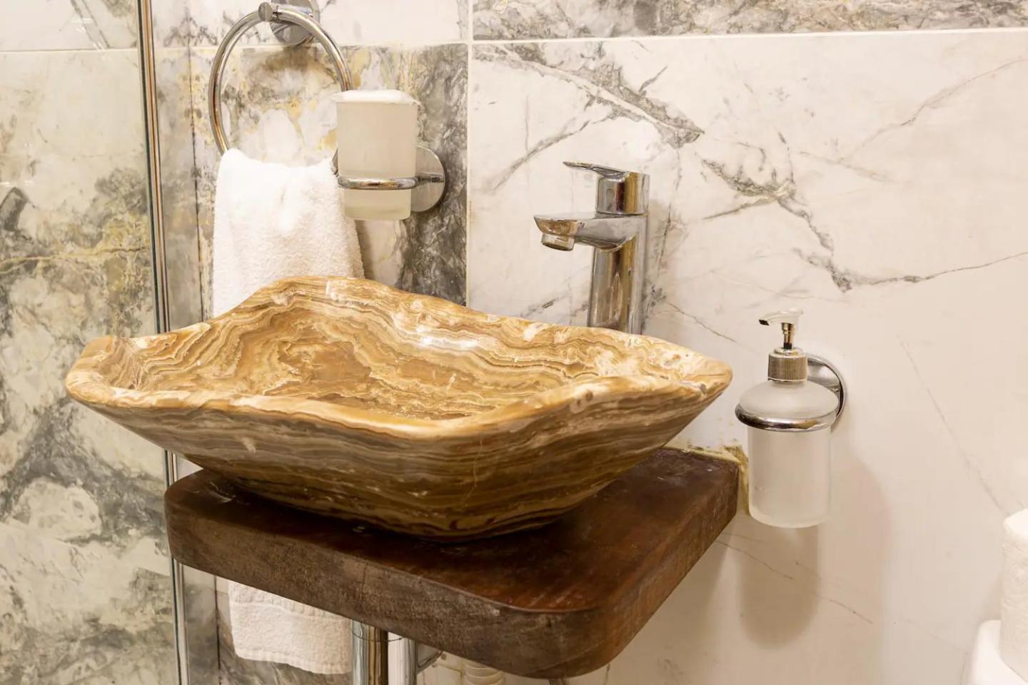 Historic Hideaways - 900 Year Old Converted Studios Victoria Esterno foto