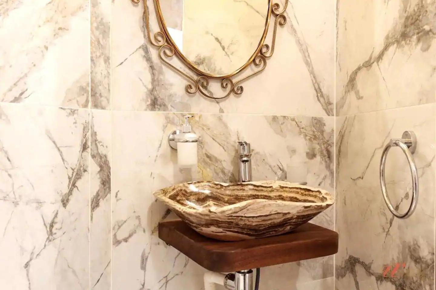 Historic Hideaways - 900 Year Old Converted Studios Victoria Esterno foto