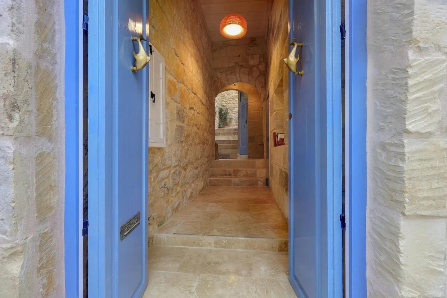 Historic Hideaways - 900 Year Old Converted Studios Victoria Esterno foto