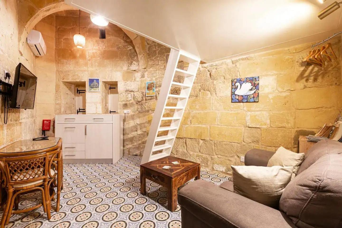 Historic Hideaways - 900 Year Old Converted Studios Victoria Esterno foto