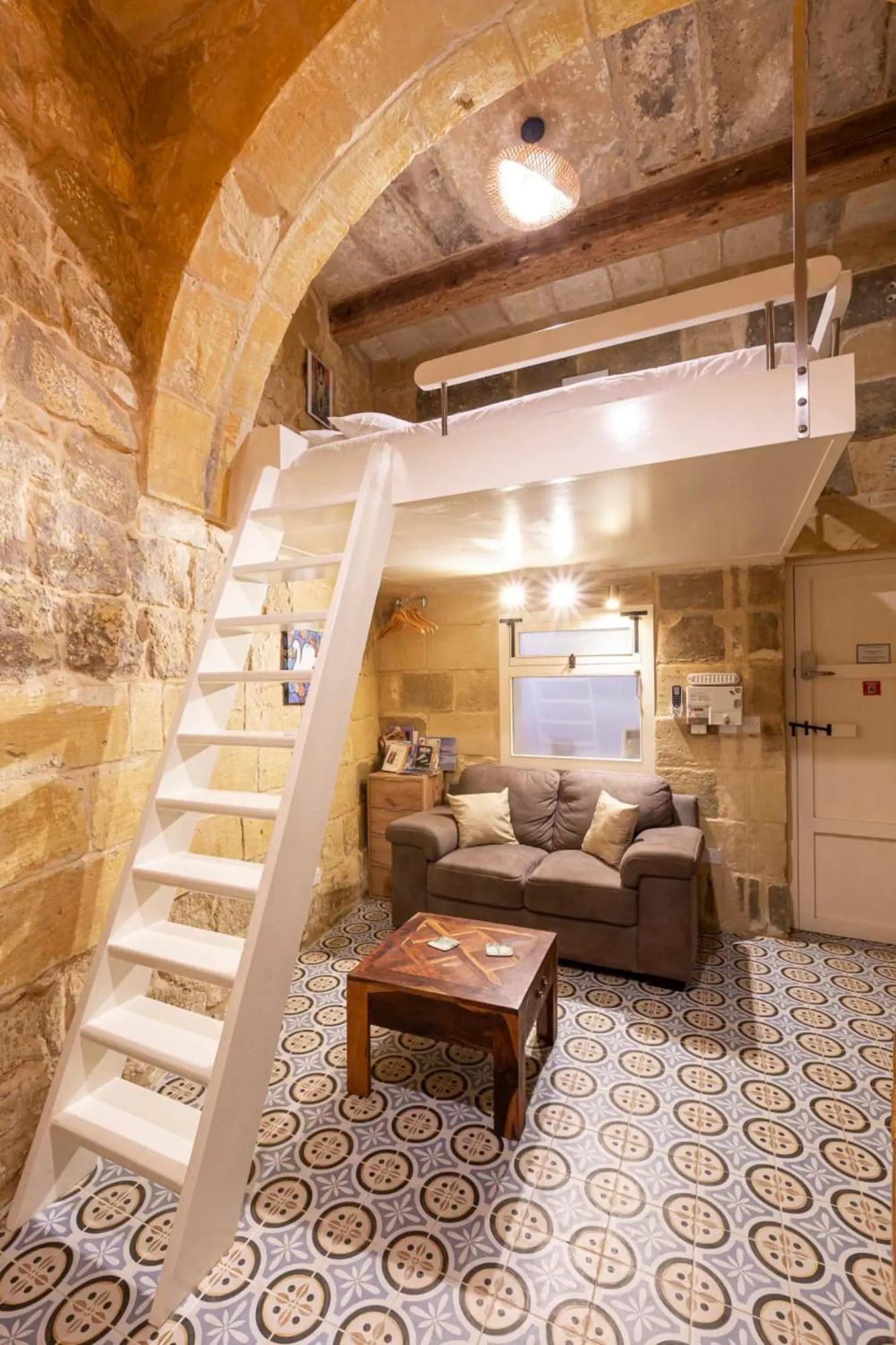 Historic Hideaways - 900 Year Old Converted Studios Victoria Esterno foto