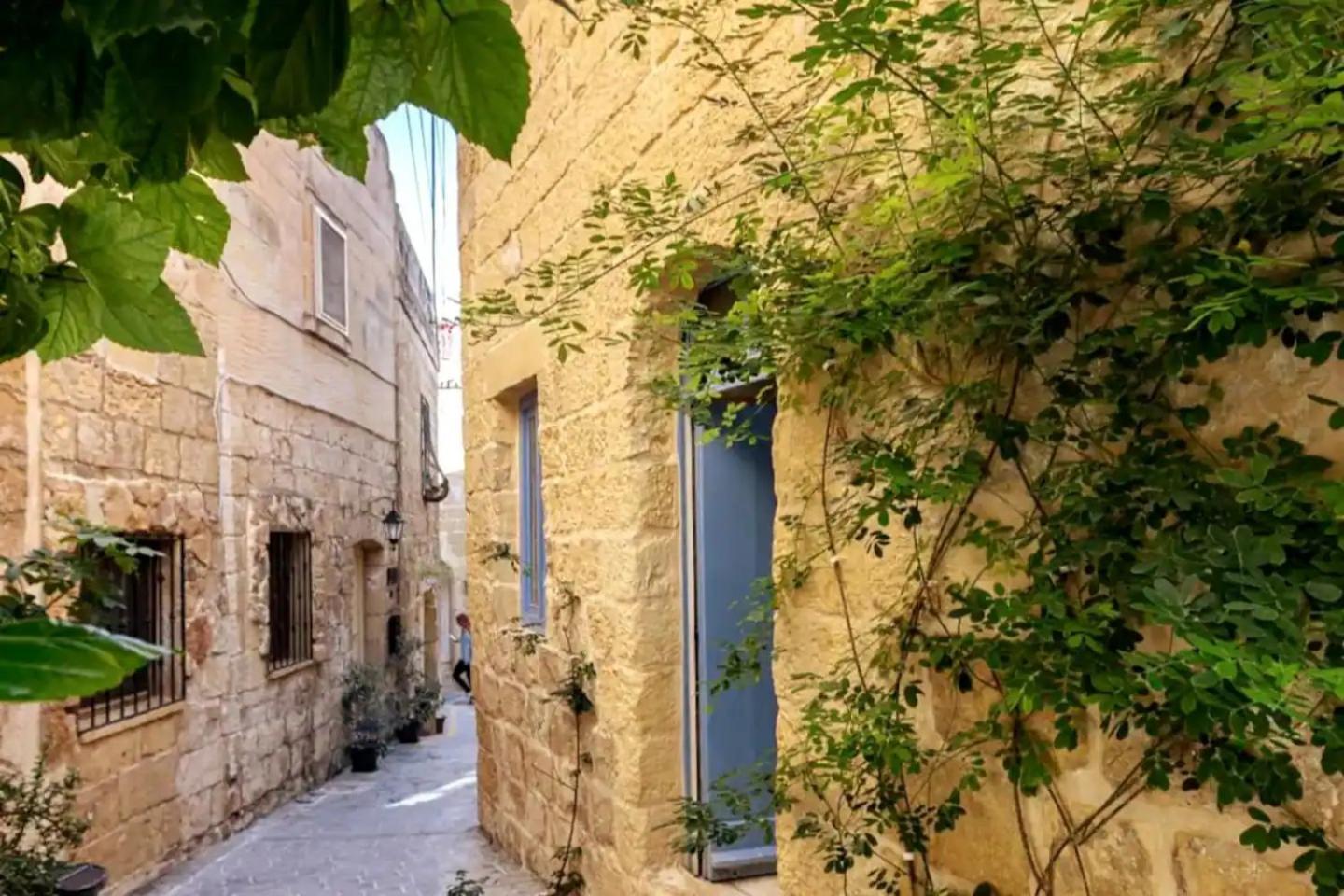 Historic Hideaways - 900 Year Old Converted Studios Victoria Esterno foto