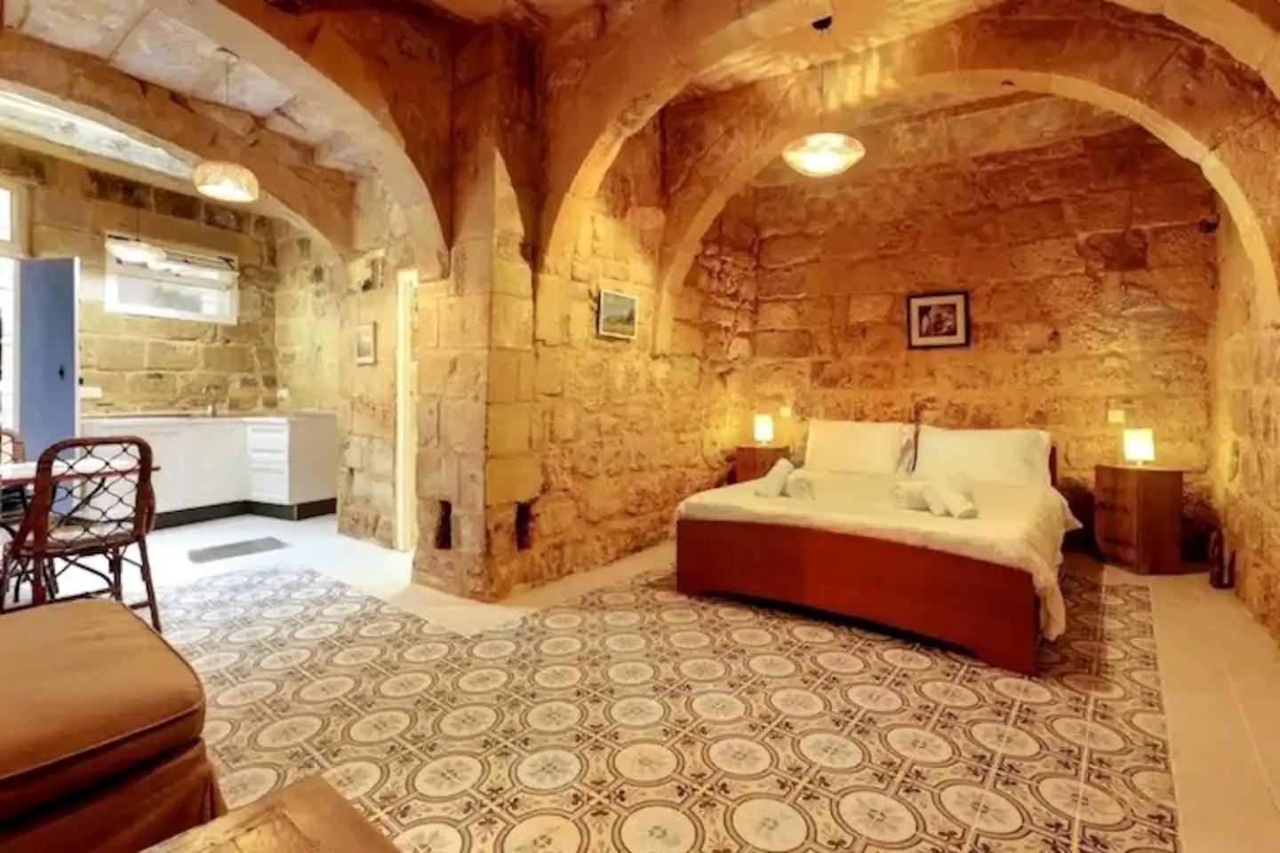 Historic Hideaways - 900 Year Old Converted Studios Victoria Esterno foto