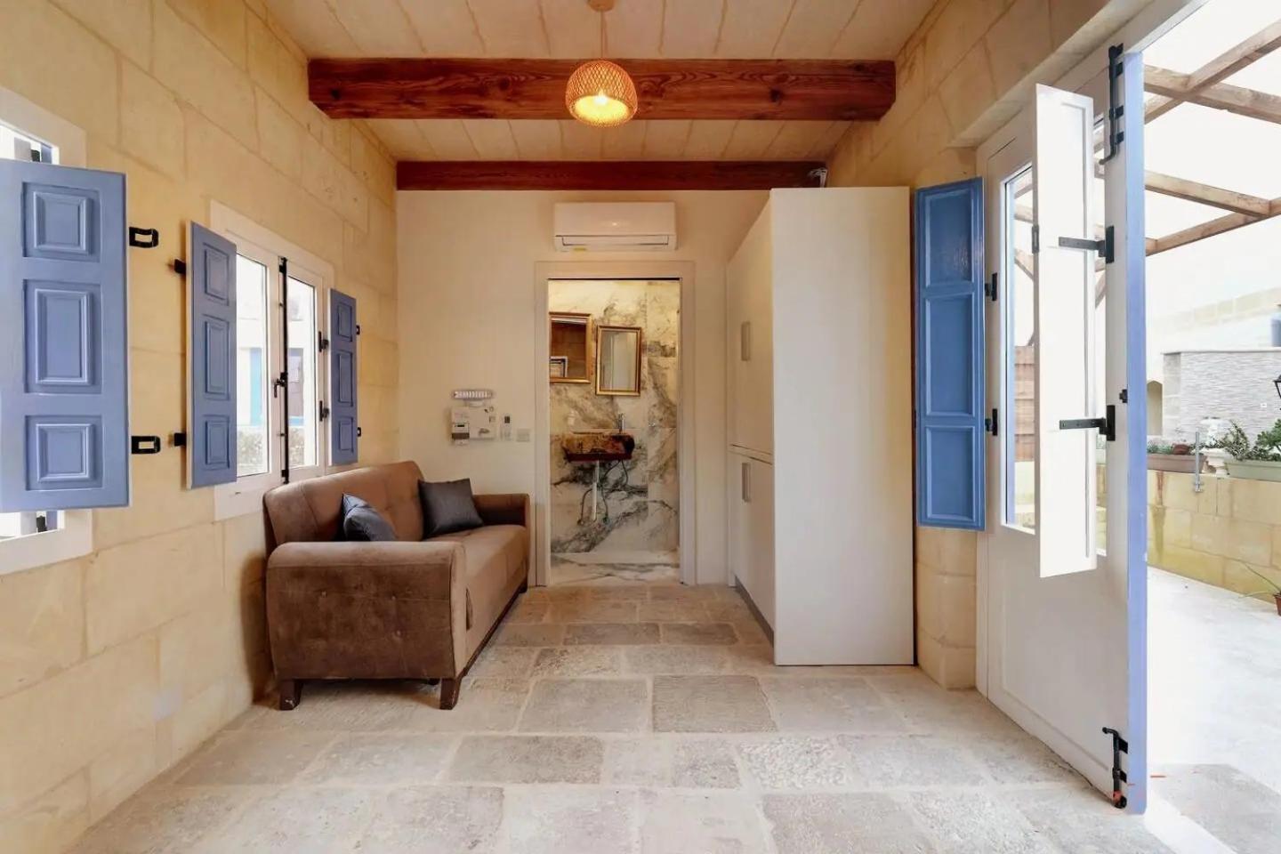 Historic Hideaways - 900 Year Old Converted Studios Victoria Esterno foto