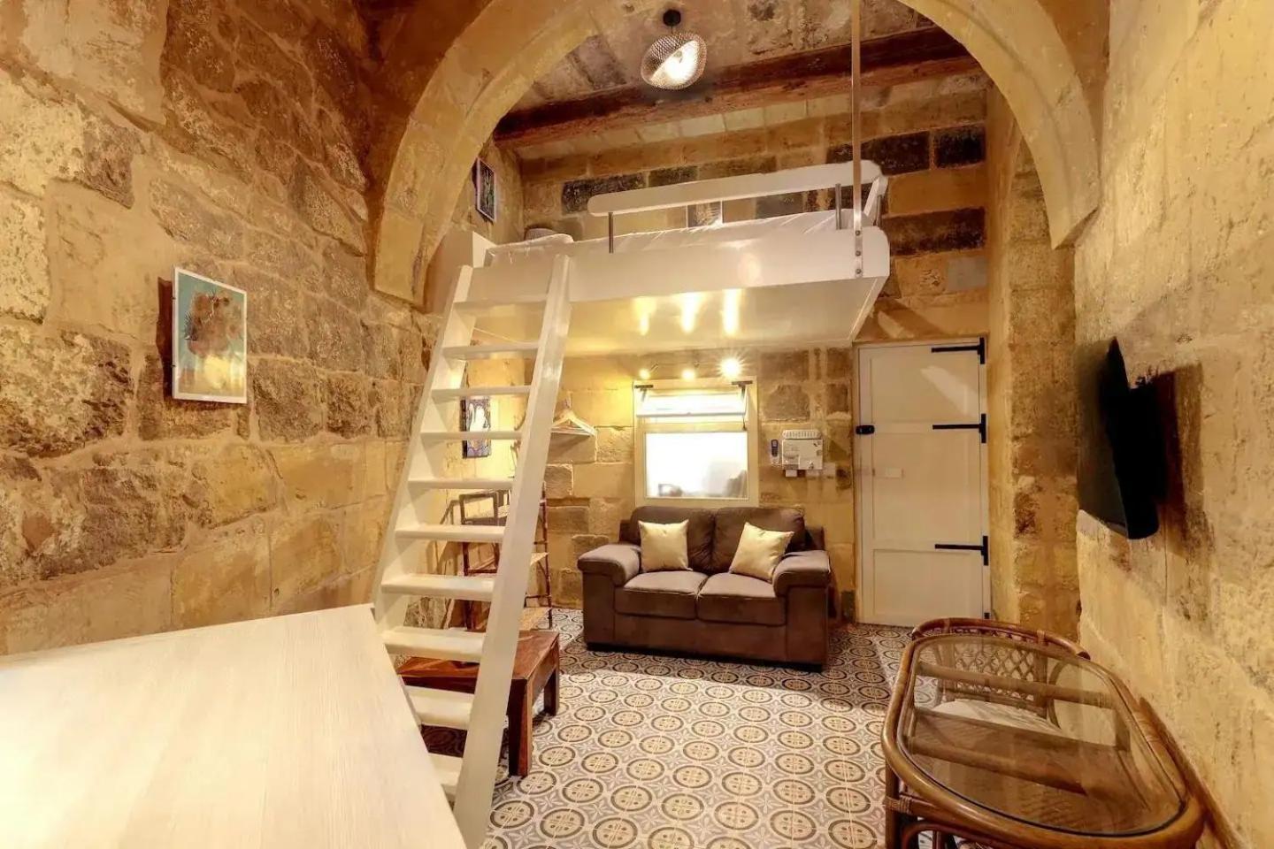 Historic Hideaways - 900 Year Old Converted Studios Victoria Esterno foto