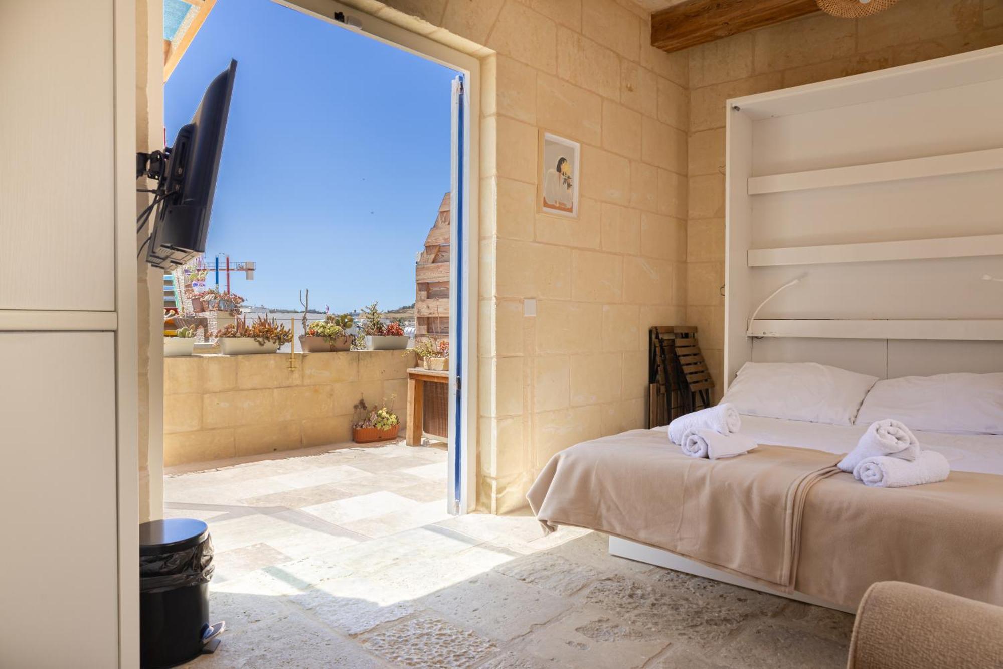Historic Hideaways - 900 Year Old Converted Studios Victoria Esterno foto