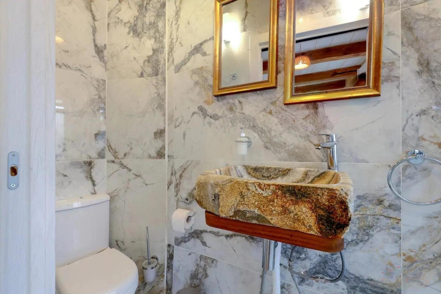 Historic Hideaways - 900 Year Old Converted Studios Victoria Esterno foto