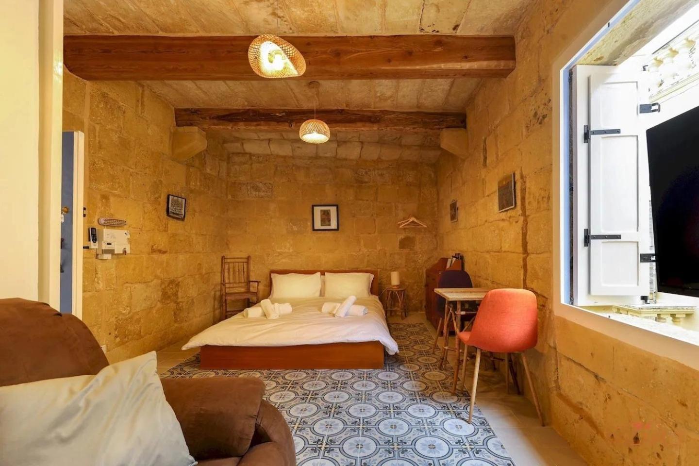 Historic Hideaways - 900 Year Old Converted Studios Victoria Esterno foto
