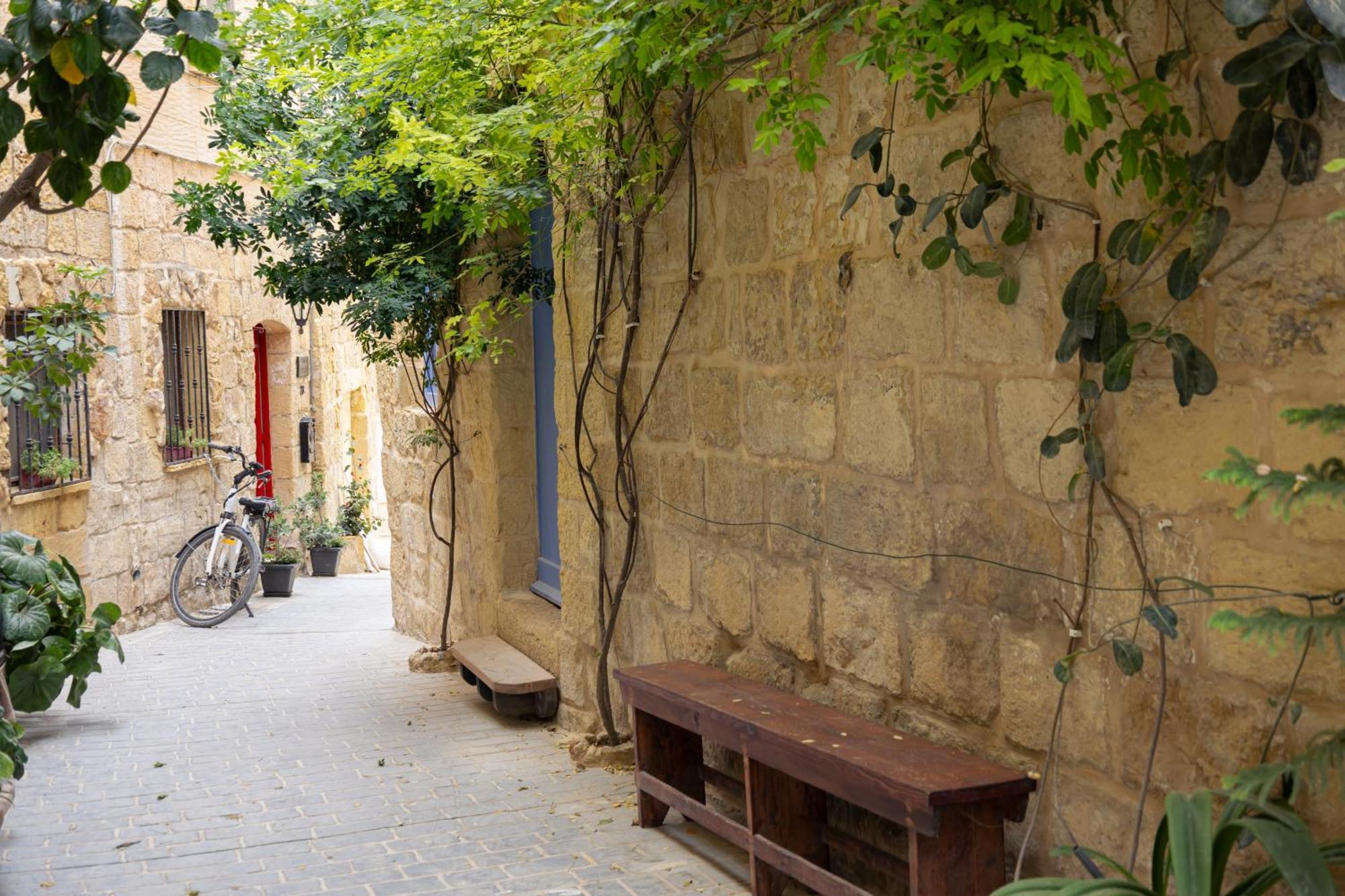 Historic Hideaways - 900 Year Old Converted Studios Victoria Esterno foto