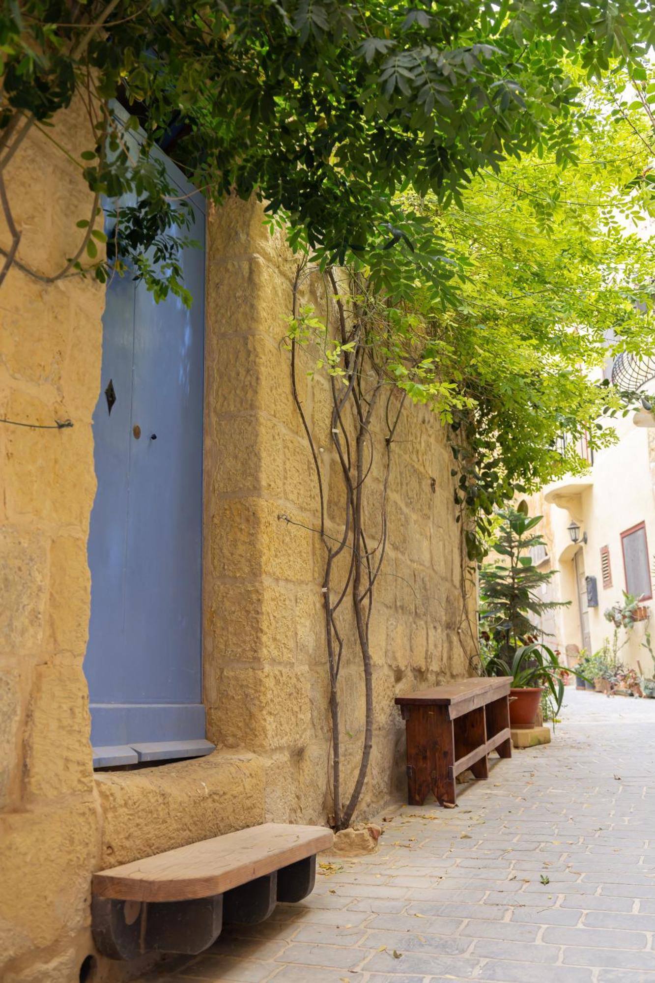 Historic Hideaways - 900 Year Old Converted Studios Victoria Esterno foto