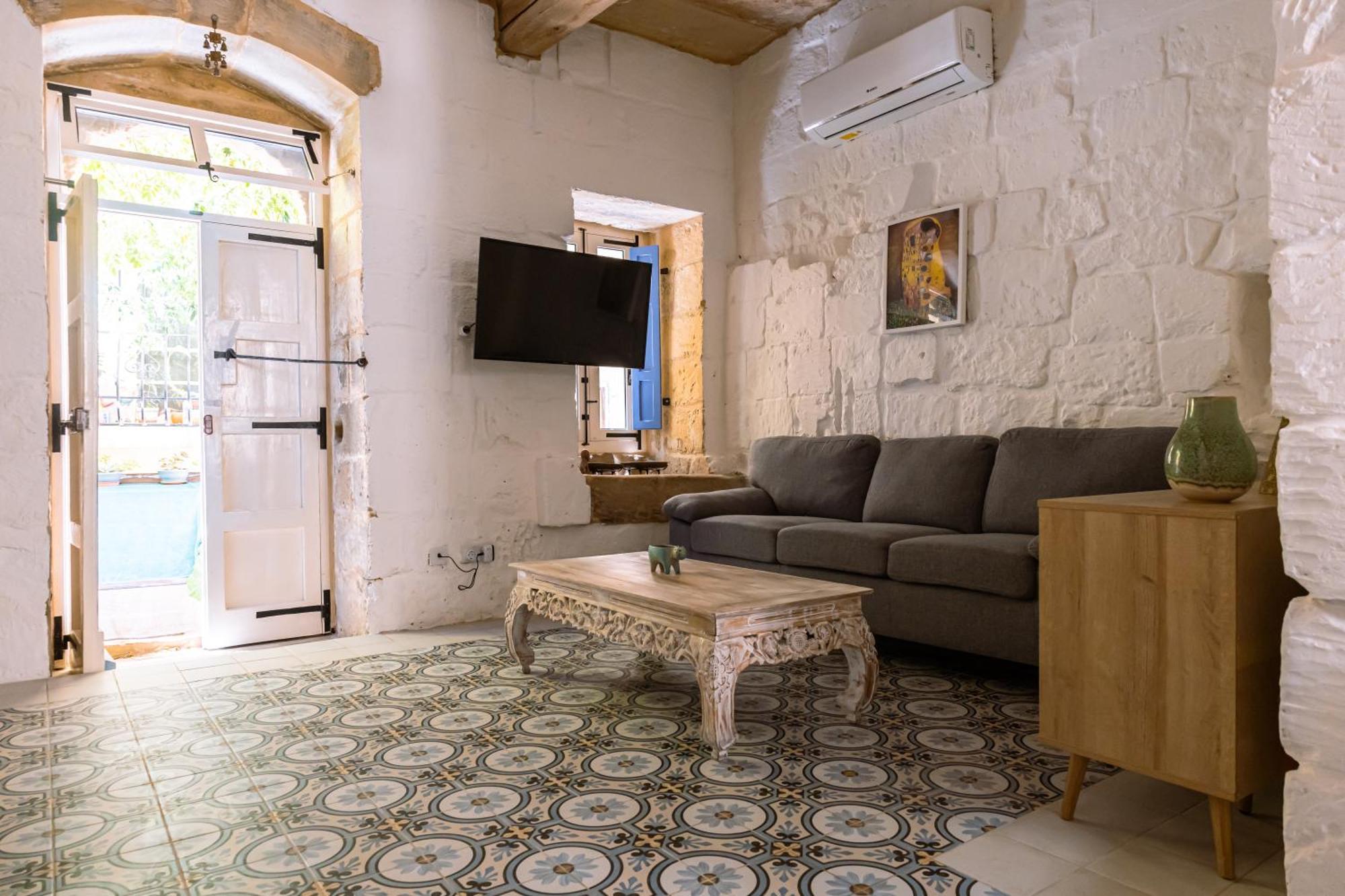 Historic Hideaways - 900 Year Old Converted Studios Victoria Esterno foto